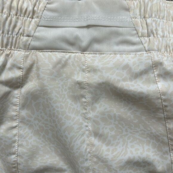 Sold Nike One Dri-FIT Ultra High-Waisted 3" Brief-Lined Shorts, Cream,Size Large - Picture 8 of 10